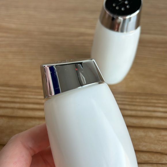 Vintage Canada Van Pak Heavy Milk Glass Harvest Vegetable Salt & Pepper Shakers - Picture 6 of 7